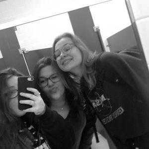 Meet your Posher, Simone